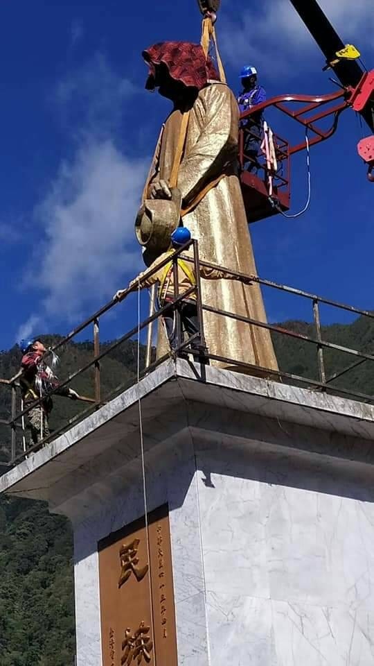 德基電廠蔣介石塑像遭拆除。（讀者提供）