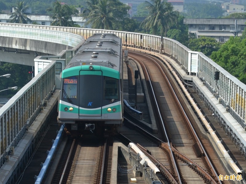 高雄捷運將延伸屏東！屏東縣長潘孟安昨天在立委蘇震清造勢會場宣布延伸路線已定案，高雄市代理市長葉匡時卻反擊不知。（資料照，記者侯承旭攝）