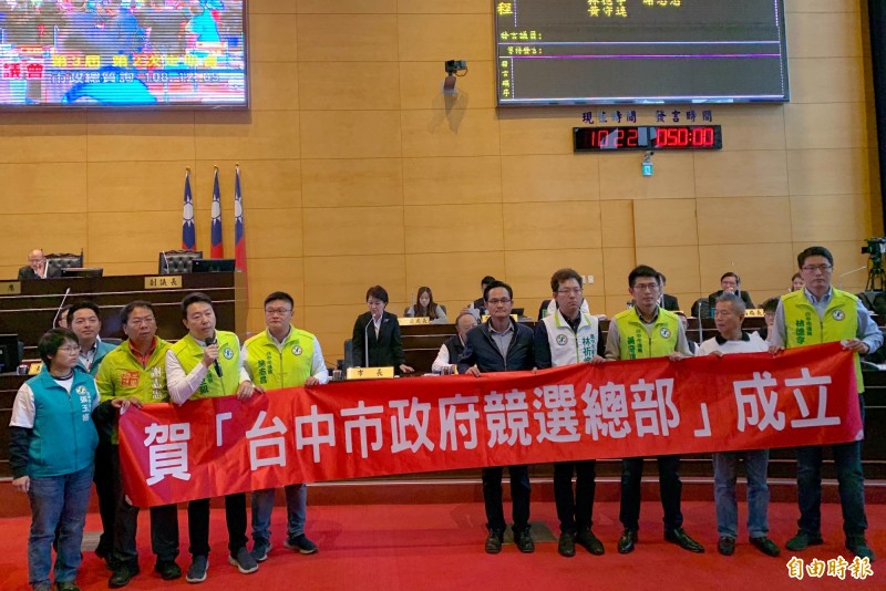 台中市民進黨議員抨擊市府成為競選總部 ，行政不中立。（記者張菁雅攝）