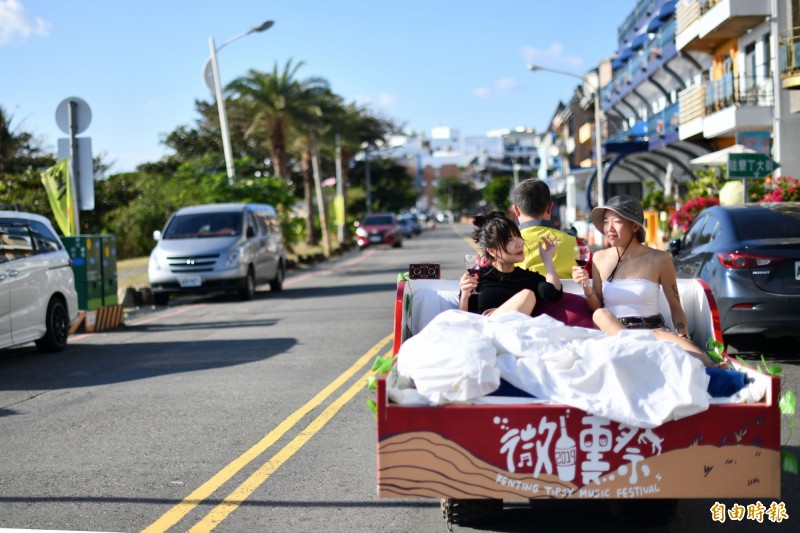 恆春半島今年遊客數回升不少。（記者蔡宗憲攝）