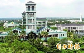 南投啟智教養院完成震災重建後，便成為南投縣名間鄉的新地標。（記者謝介裕攝）