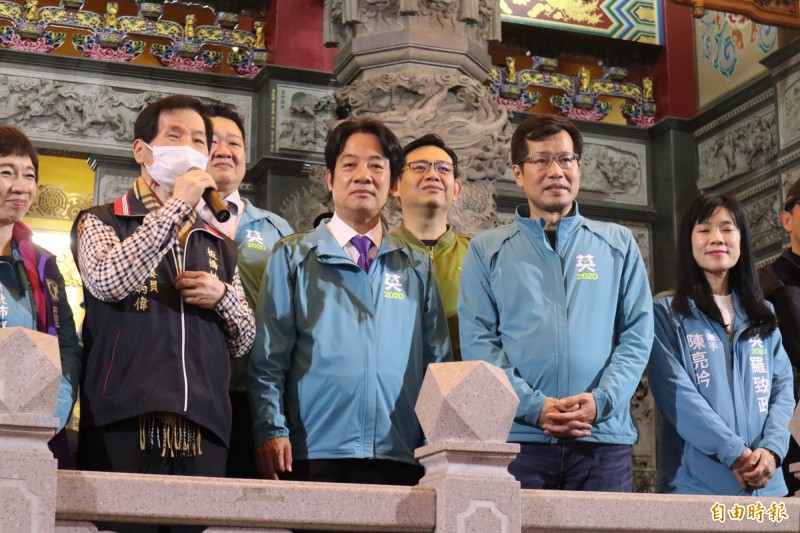 賴清德今到板橋妙雲宮參拜。（記者周湘芸攝）