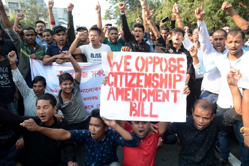 印度國會上院11日晚間通過備受爭議的公民法修正案，這項法案被批歧視穆斯林，在印度東北部引發大規模示威。（歐新社）