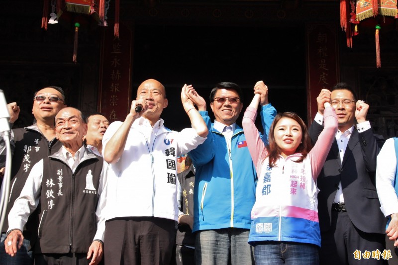 昨日國民黨總統候選人韓國瑜在雲林參加立委候選人張嘉郡後援會，但台下民眾注意到的卻是台南市議員謝龍介。（資料照）