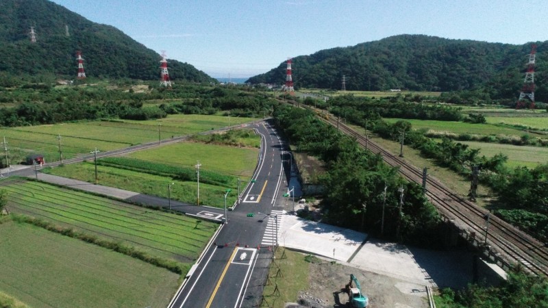 蘇澳鎮南強橋今天通車，從南澳火車站經橋直行，可與宜54線銜接，人車終於不用再走小巷道通行。（記者張議晨翻攝）