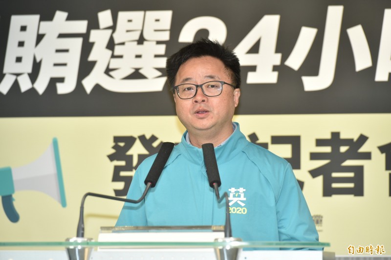  民進黨秘書長羅文嘉今24日出席「反賄選24小時專線發布記者會」。（記者塗建榮攝）