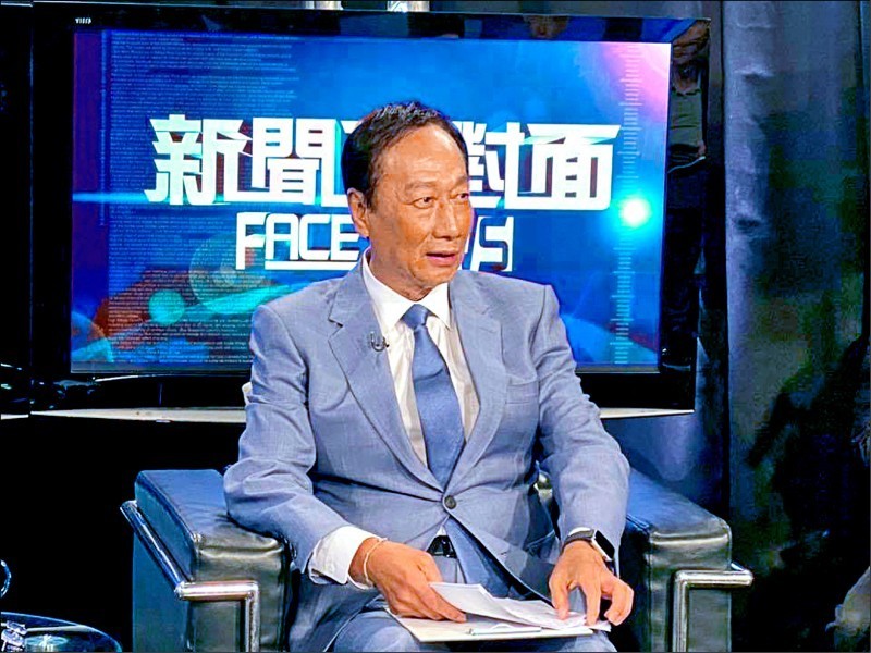 郭台銘昨晚接受電視政論節目專訪，對於當初退選，郭台銘坦言「我是真有後悔」。（取自蔡沁瑜認真講臉書）