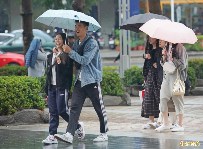 中央氣象局指出，今天（26日）上午北部飄雨，其他地區多雲到晴。（資料照）