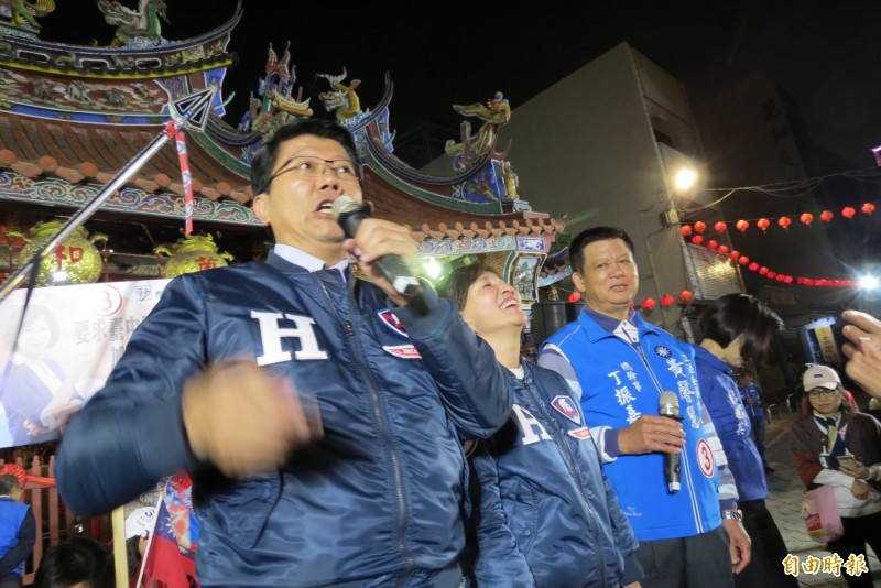 謝龍介到台中為黃馨慧站台。（記者蘇金鳳攝）