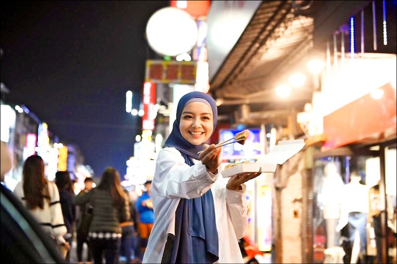 打造台灣成為穆斯林首選旅遊地，觀光局邀大馬女星蜜拉菲爾莎（Mira Filzah）來台拍片。（觀光局提供）