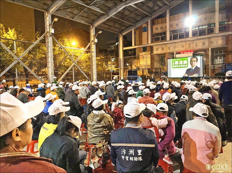 民進黨第一選區立委候選人鄭運鵬，昨晚舉辦競選連任座談會，吸引近三百人到場。（記者魏瑾筠攝）