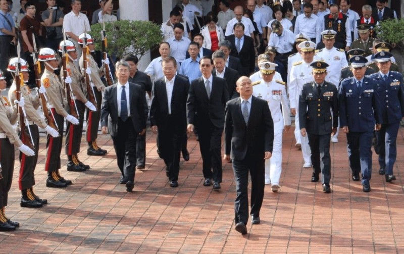 韓國瑜發第三支穿雲箭，對象是軍公教警消與情治人員。（記者王榮祥翻攝）