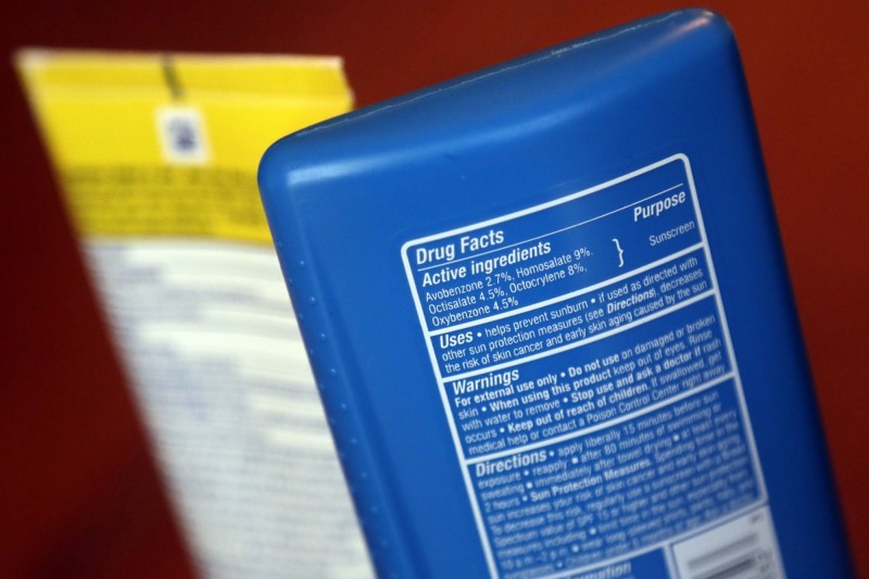 帛琉政府禁止含有10種成分的防曬乳，包括可以阻斷紫外線Oxybenzone、Octinoxate。（美聯社）
