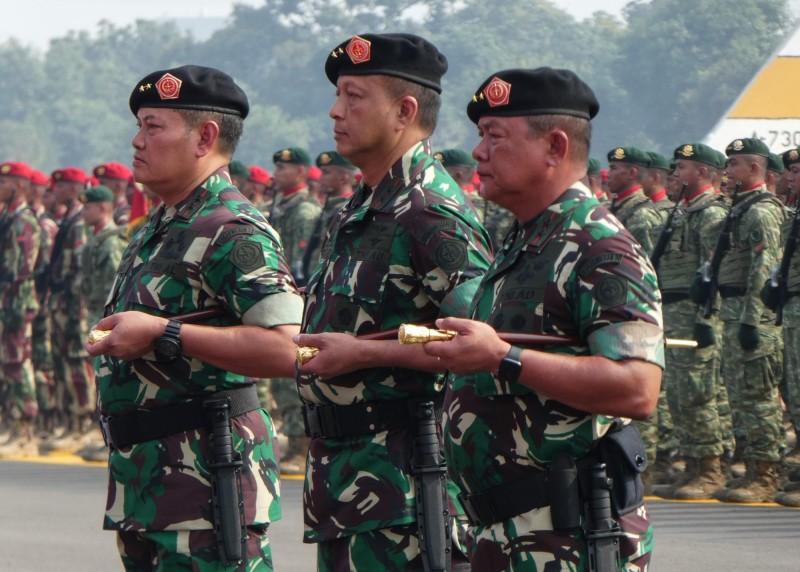 為因應中國海警船及漁船頻繁的越界活動，印尼將部署軍機、3艘軍艦及600名人員至納土納群島（Natuna）周圍海域戒備。（法新社）