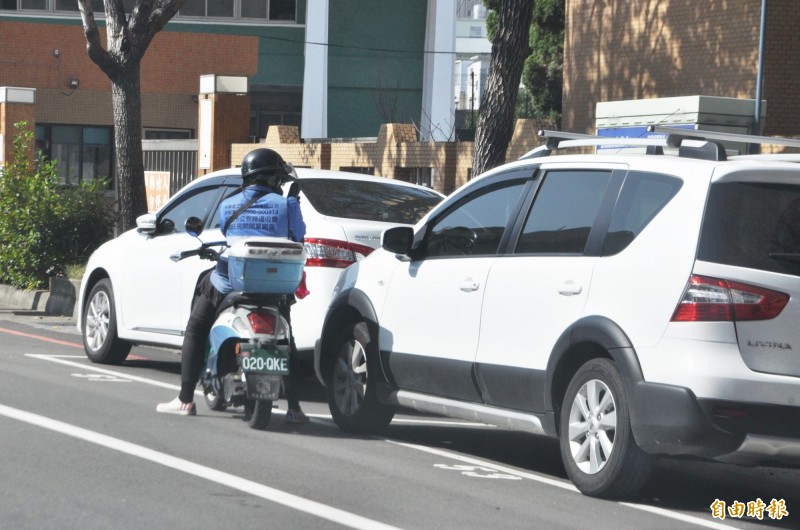 苗栗市、頭份市公所公告春節期間汽車路邊停車暫停收費日期。（記者彭健禮攝）