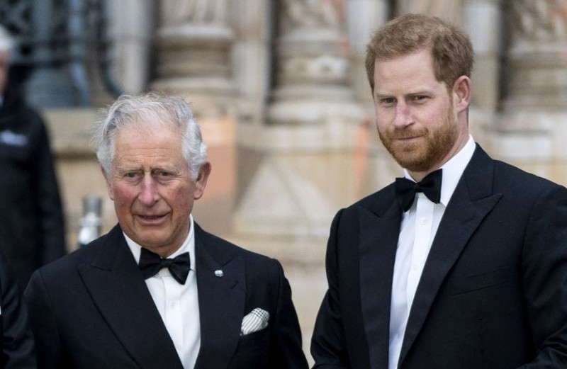 英國薩塞克斯公爵哈里王子及其妻子梅根，日前宣布退居王室二線成員，傳聞父親查爾斯王子震怒，如果哈利夫婦執意棄王室職責於不顧，查爾斯威脅切斷對兩人的金援。（法新社資料照）