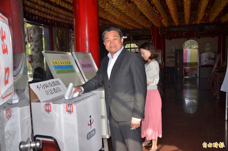 台南第六選區立委王定宇目前票數大勝國民黨候選人洪秀柱，已自行宣布當選，有望連任。（資料照）