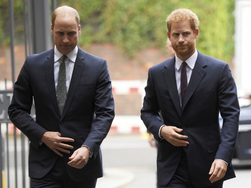 針對英媒報導，威廉王子（左）、哈利王子（右）兩兄弟發出聯合聲明，否認所有「霸凌」梅根之傳聞。（美聯社）