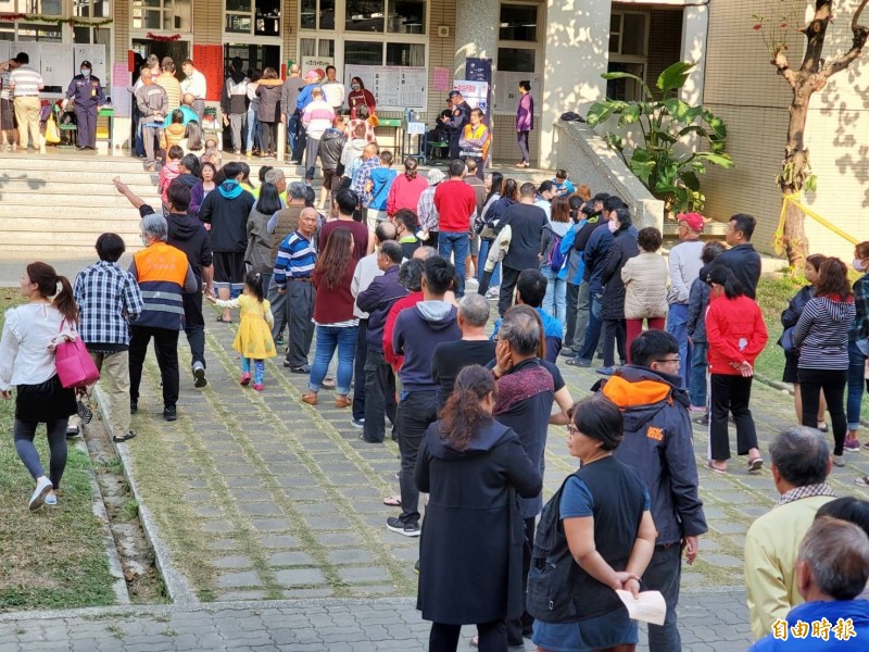 台灣總統選舉，韓國瑜敗選，中國學者指是台灣年輕被洗腦嚴重。圖為2020.01.11高雄投票一景。（資料照）