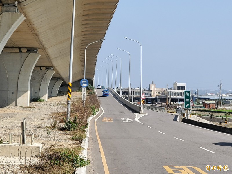 西濱苑裡交流道只有 半套 公路總局這麼說 生活 自由時報電子報