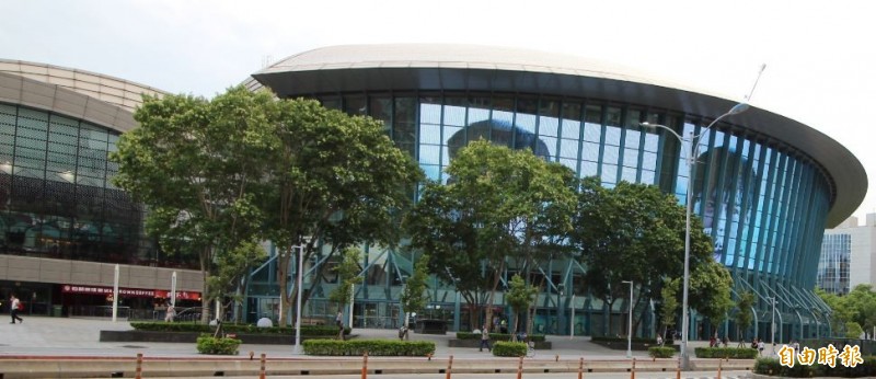 台北市政府15年前將台北小巨蛋委託東森巨蛋公司經營管理，雙方簽訂9年契約，但北市府體育局認為東森巨蛋未依約完成相關工程提告索賠；高等法院更一審今判決大逆轉，判東森巨蛋應給付包括修繕費用、違約金、權利金等1億7千多萬元。（資料照）