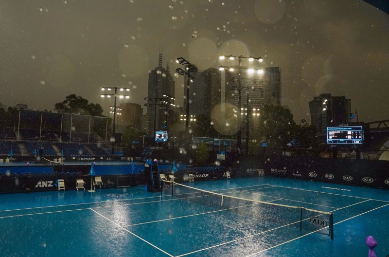 澳洲多處下起傾盆大雨，野火獲得一絲緩解。不過大雨也造成澳網會外賽打打停停。（歐新社）