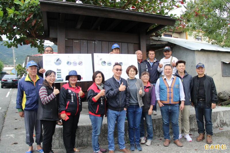 太麻里德其里部將建聚會所，台東縣長饒慶鈴今到部落訪視規劃進度。（記者黃明堂攝）