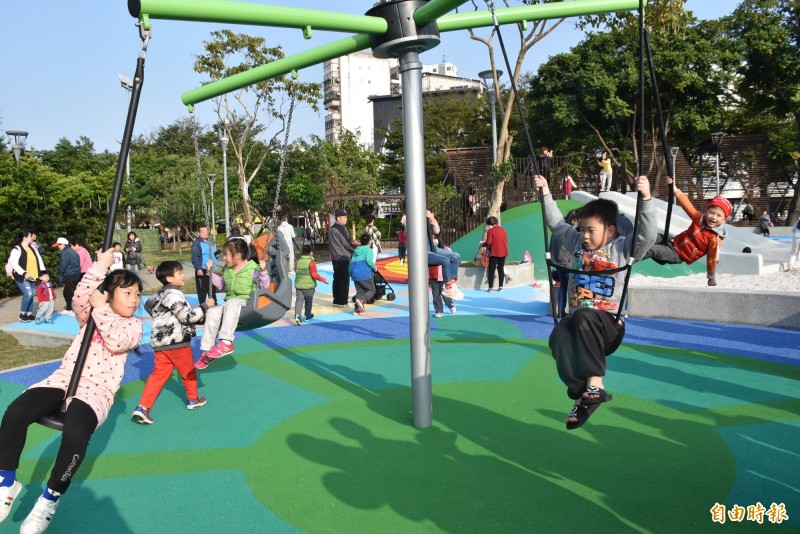 超好玩 新勢公園兒童遊戲場增設共融式遊具 生活 自由時報電子報