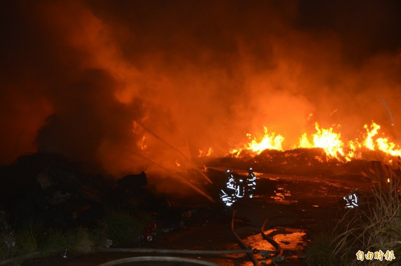 虎頭山垃圾場燒逾12小時 火勢上午10點45分撲滅