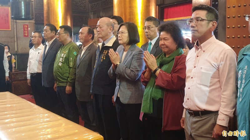 武漢肺炎》小英到宜蘭天公廟發紅包 稱疫情完全有掌控