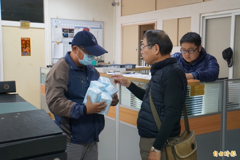 逾萬片兒童口罩運抵雲林，開放81所私立幼兒園領取。（記者詹士弘攝）