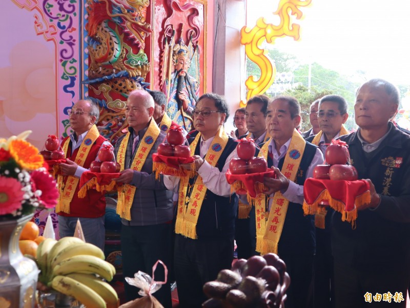 台灣燈會「好神宗教燈區」中的媽祖燈區，參與宮廟神尊紛於6日祈福安座。（記者歐素美攝）