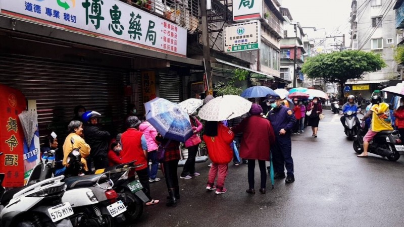 武漢肺炎 口罩實名制第二天土城警區域巡邏防衝突 生活 自由時報電子報