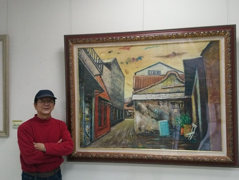 莊慶芳舉辦彩畫人生個展所展出最大作品－鎏金歲月，正是以安平老房古巷為題繪成。（記者王姝琇翻攝）