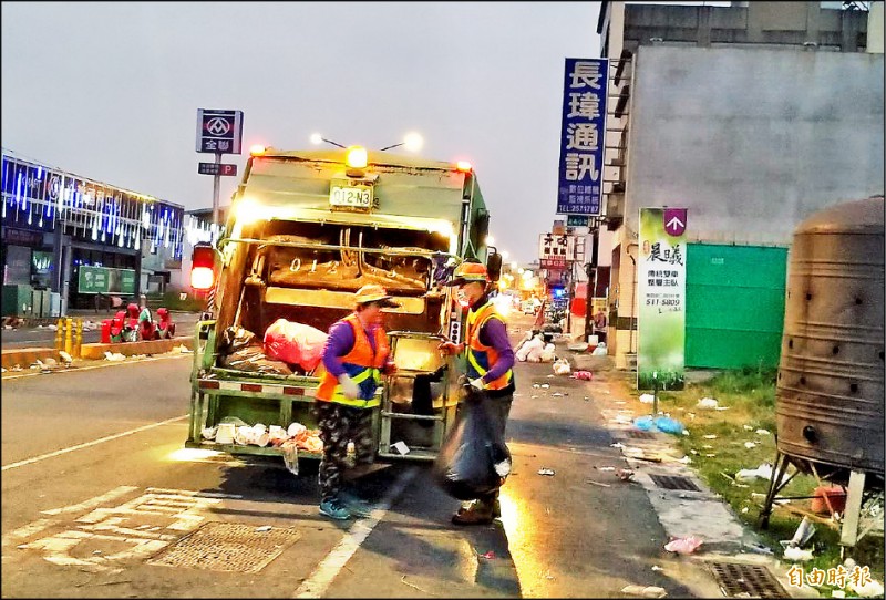 今年台南市元月份空氣品質監測結果，藍天日數百分比達77.4%，創下了歷年的新高。（記者蔡文居攝）