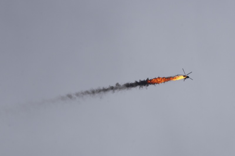 敘利亞衝突升溫，反對派11日擊落了一架政府軍直升機，之後政府軍轟炸了反對派控制的地區，造成至少7名平民喪生。（美聯社）
