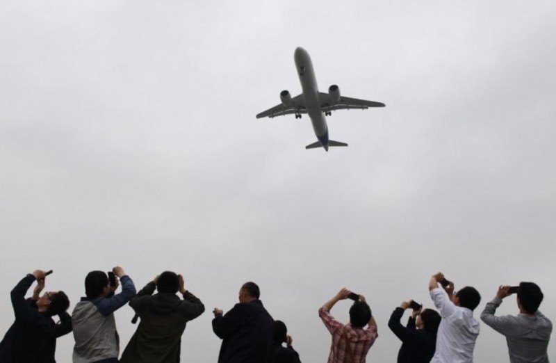 專家表示，飛機更換機內空氣頻率高，真正的問題在於與患者間接觸。飛機示意圖。（路透）