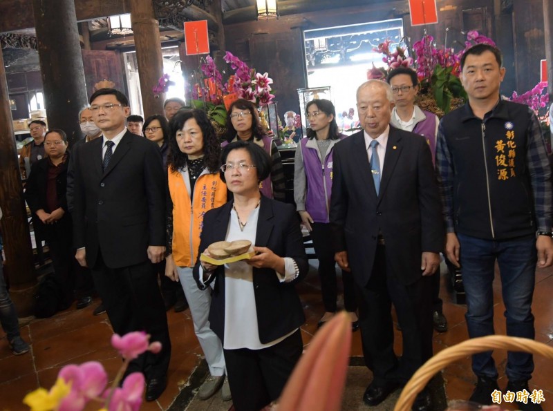 龍抬頭，求好運！鹿港國際龍舟賽擲筊訂賽期