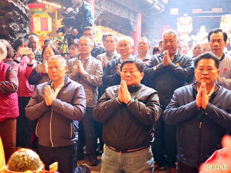 Jenn Lann Temple chairman Yen Ching-piao, front center, takes part in a prayer ceremony in an undated photograph.
Photo: Chiu Yi-chin, Taipei Times