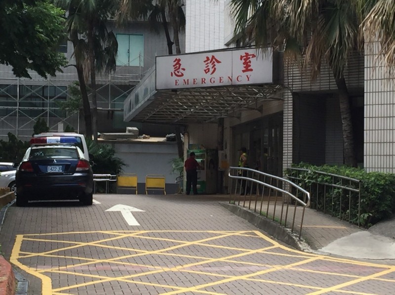 路倒男到院前已無生命跡象，死因待法醫相驗。（資料照）