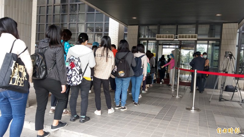大學開學 成大生排隊刷卡、填問卷 - 生活 - 自由時報電子報