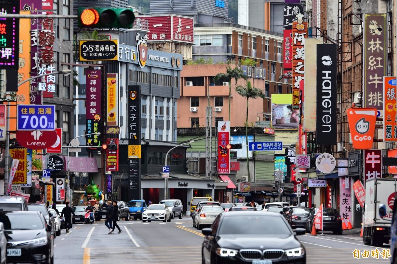 受武漢疫情影響，宜蘭傳出有多間旅宿業要求員工3月多休假，減少上班人力。圖為礁溪溫泉區街景。（記者張議晨攝）