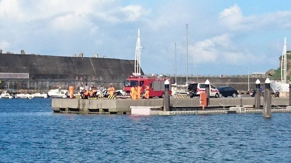 碧砂漁港私人遊艇碼頭驚見女浮屍 警消前往打撈