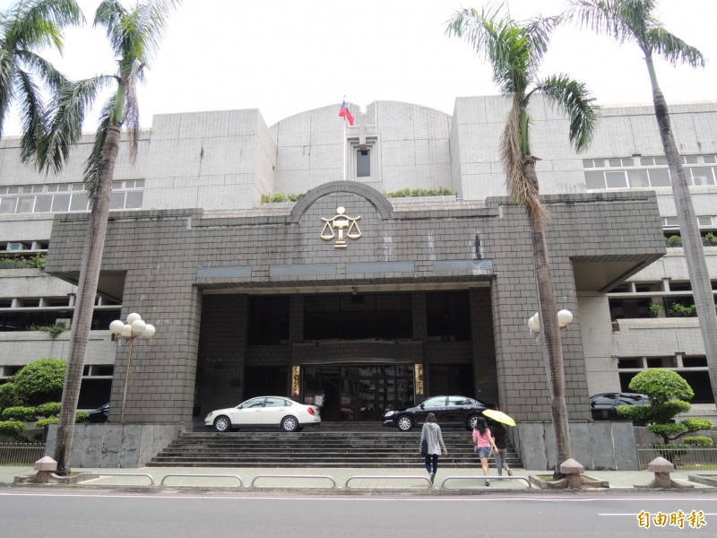 女友控訴男友吵架後「硬上」，洪男被屏東地院判刑4年半。（記者李立法攝）