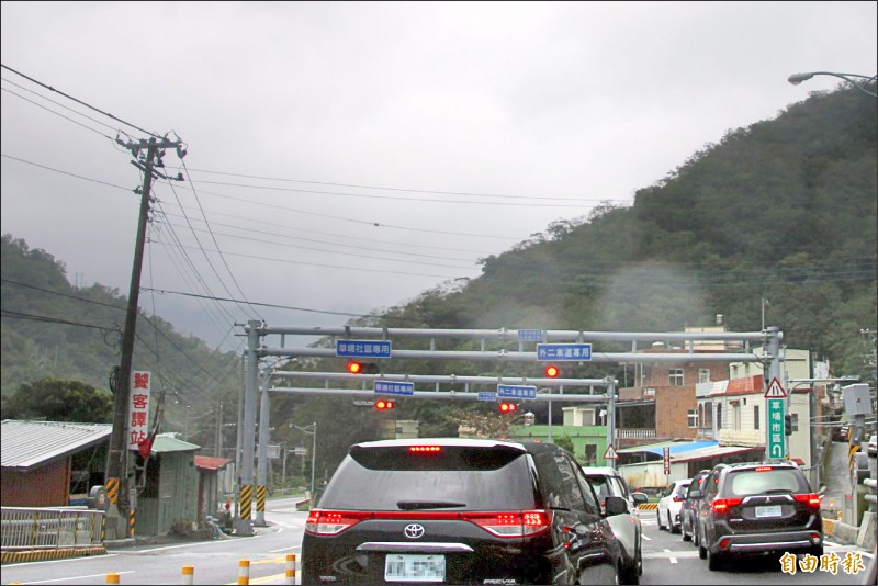 經台九線南北向的車輛在隧道開通後越來越多。（記者陳彥廷攝）