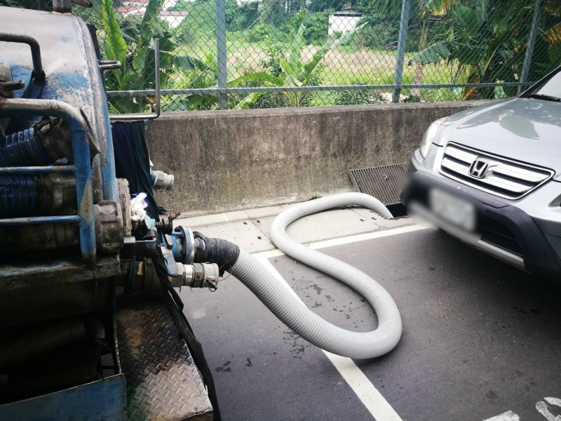 貪圖方便引發惡臭1噸水肥車路邊排汙水遭逮 社會 自由時報電子報