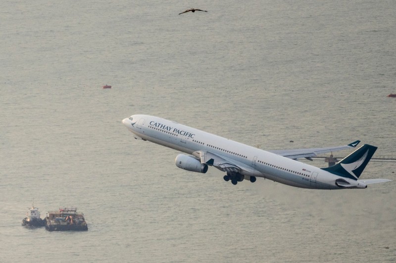 國泰航空3月7日由馬德里飛往香港的CX320航班上，1名空服員初步確診感染武漢肺炎。據了解，該班機上1名乘客回到中國廣東後亦被確診。（法新社）