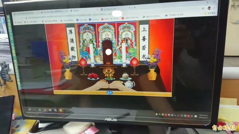 武漢肺炎疫情嚴峻，「非常時期」抗疫作法，南市宣導網路「線上祭拜」。（記者洪瑞琴攝）