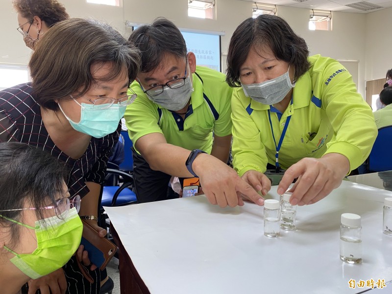 登革熱季節到了 高雄市三民區各校園全面掛捕蚊燈