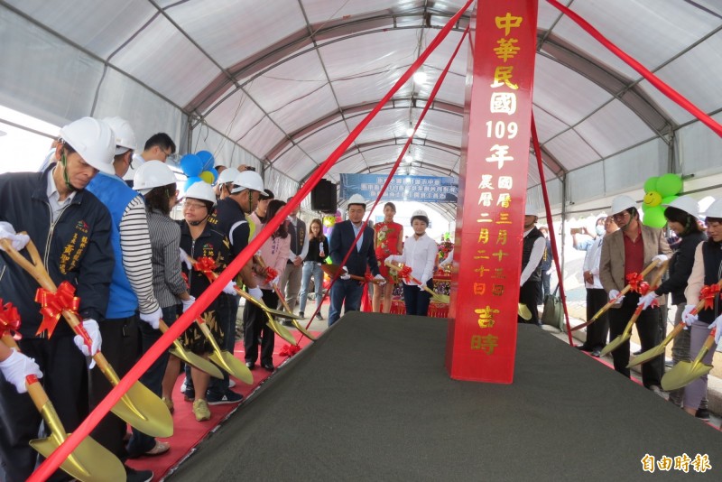 麗水渔港延長自行車道並新設跨越排水橋梁的工程今動（記者蘇金鳳攝）